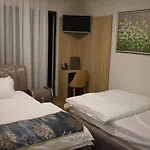 Park Tirana 3* Yzberishti