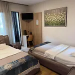 Park Tirana Ξενοδοχείο 3*