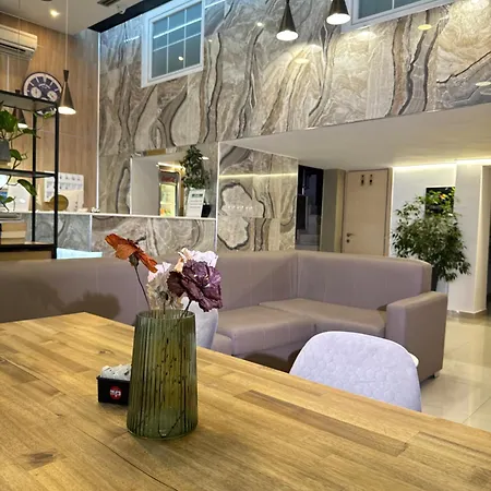 Park Tirana 호텔 3*