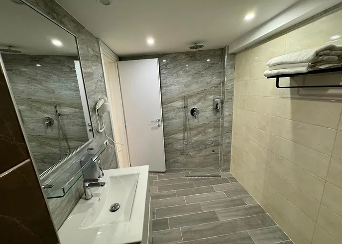 Park Tirana Hotel 3*