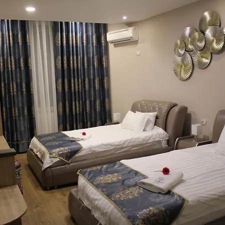Park Tirana מלון 3*