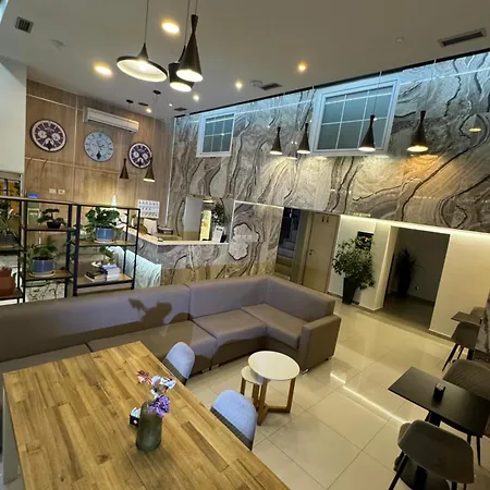 מלון Park Tirana 3*